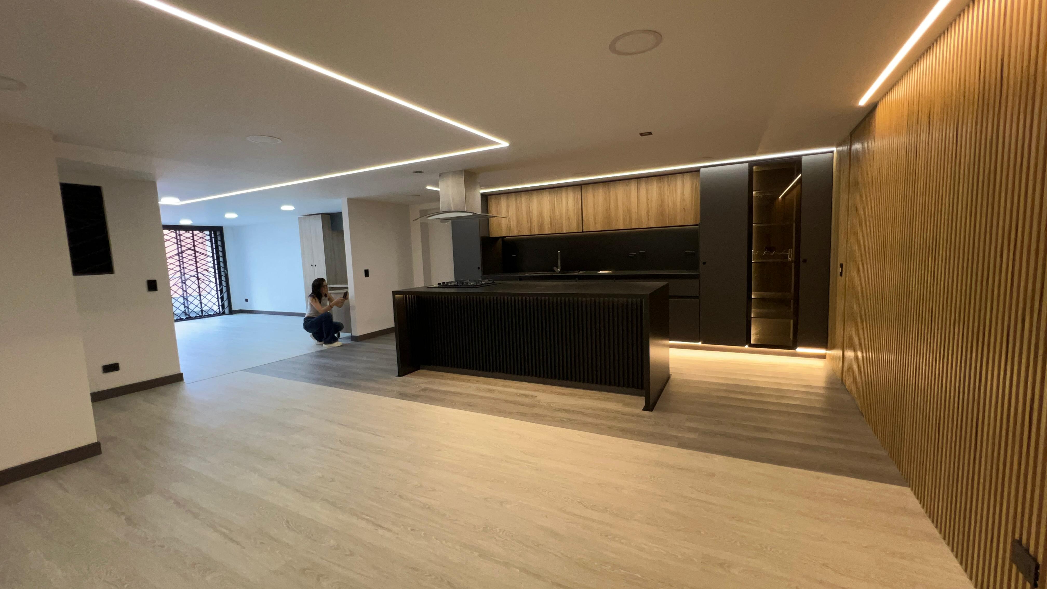 VENTA APARTAMENTO REMODELADO DE 164,4 m² – (EEP-889) – MEDELLÍN | PRIMER PISO |