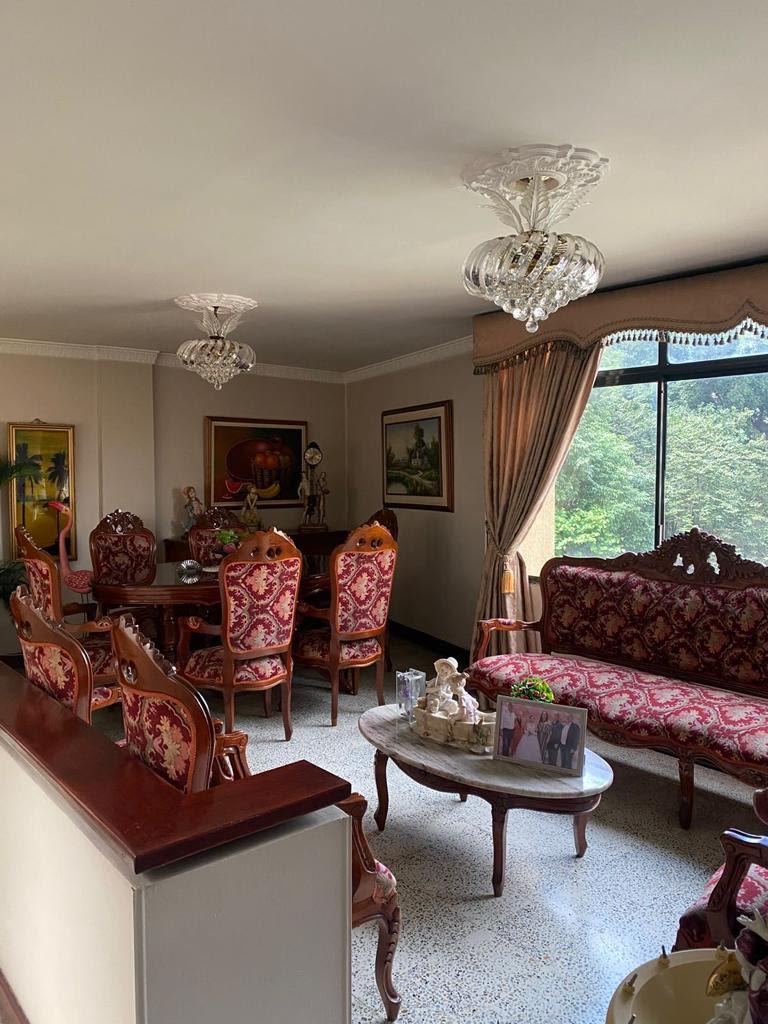 Apartamento cuarto piso con ascensor en Boston