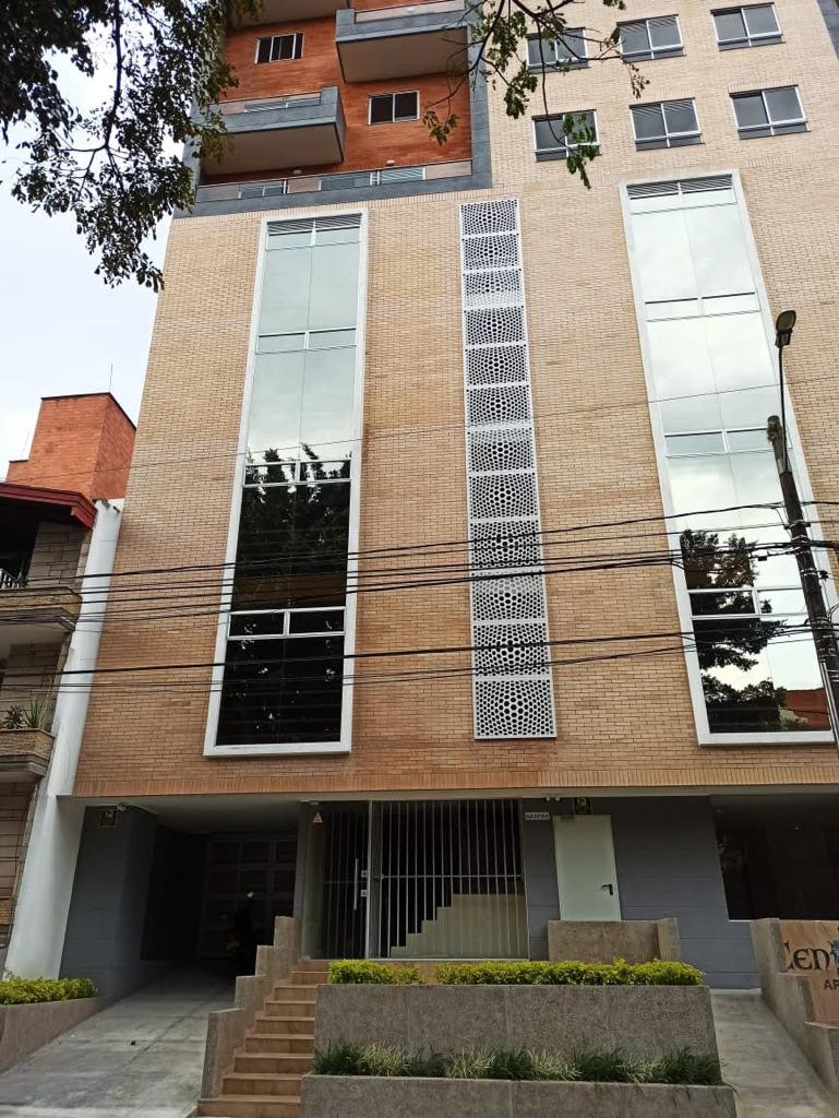 Edificio comercial cuatro pisos en Conquistadores