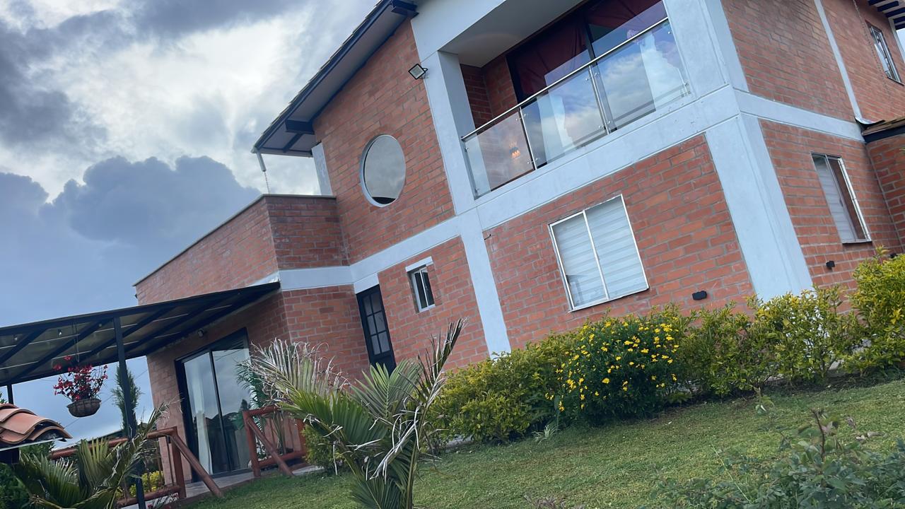 Finca con acabados de lujo en San Félix